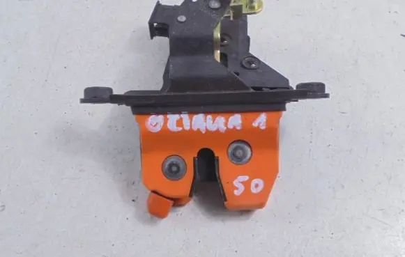 Skoda Octavia Mk2 (1Z) Tailgate/trunk/boot lock/catch/latch 1U6827501C