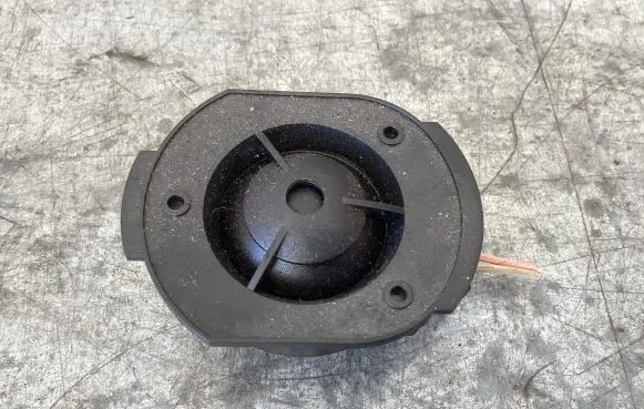 Front door high frequency speaker