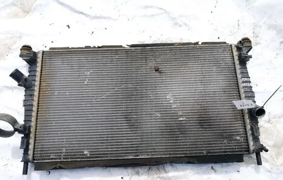 Ford Focus Coolant radiator 3m5h8005tl