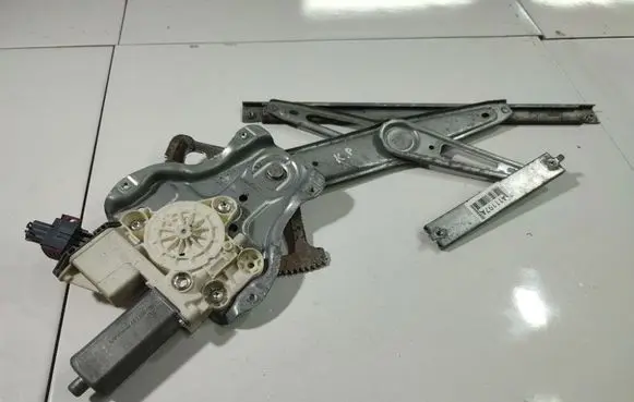 Toyota Avensis T250 Sliding door window regulator with motor 