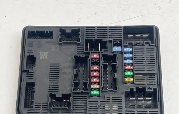 Nissan Rogue Fuse module 284B76RA1D P70800238R