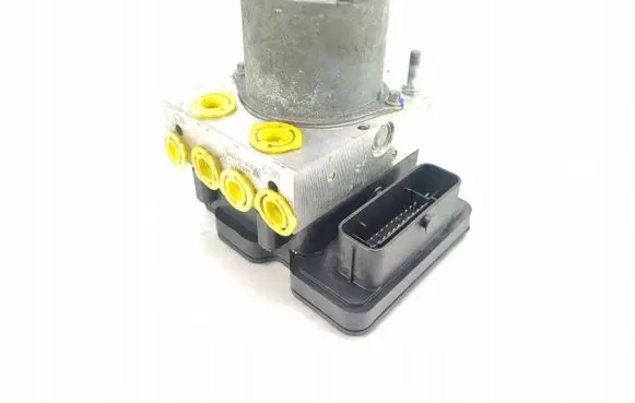 Tesla Model S Master brake cylinder 1044745-00-B