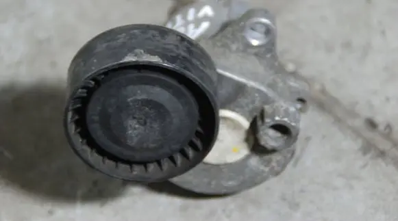 Mercedes-Benz Vito Viano W447 Generator/alternator belt tensioner