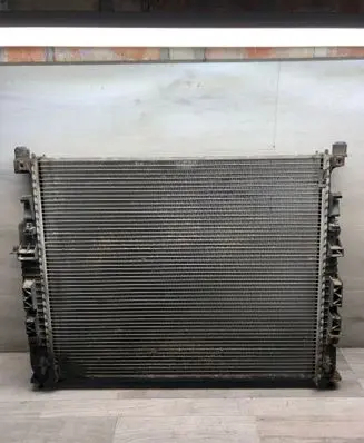 Mercedes-Benz R W251 Coolant radiator A2515000304