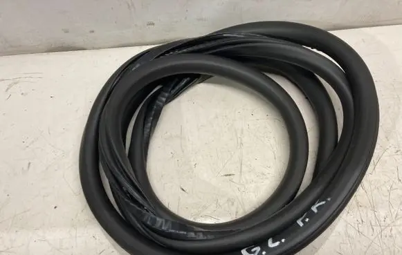Opel Grandland X Front door rubber seal 9811537480