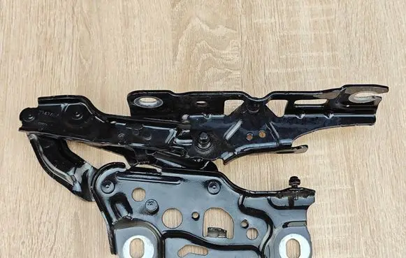 BMW 5 G30 G31 G38 Engine bonnet/hood hinges 7347407