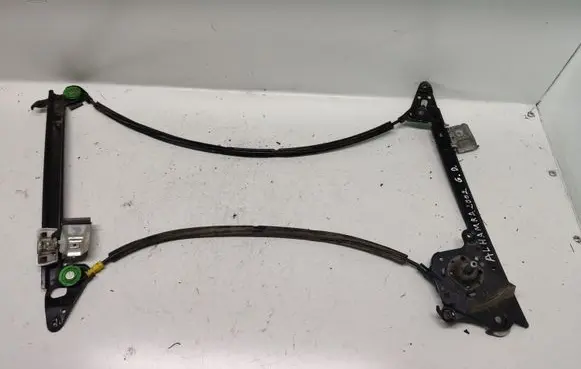 Rear door manual window regulator