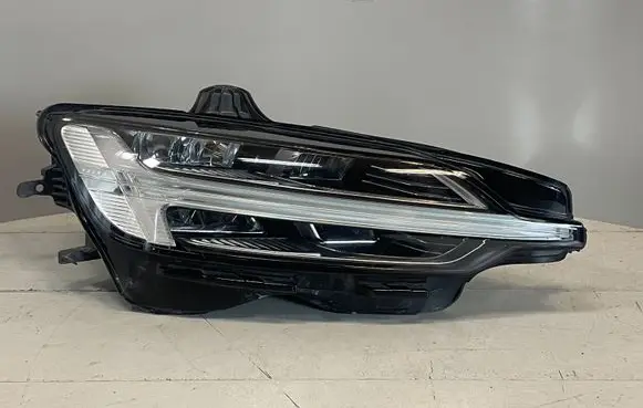 Volvo V60 Headlight/headlamp 32338997