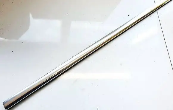 Volkswagen PASSAT B7 Front door glass trim molding 3AA837475A