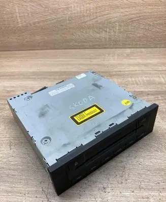 Skoda Octavia Mk2 (1Z) CD/DVD changer 1Z0035111A
