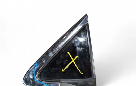 Chrysler Pacifica Front triangle window/glass 68227745AE