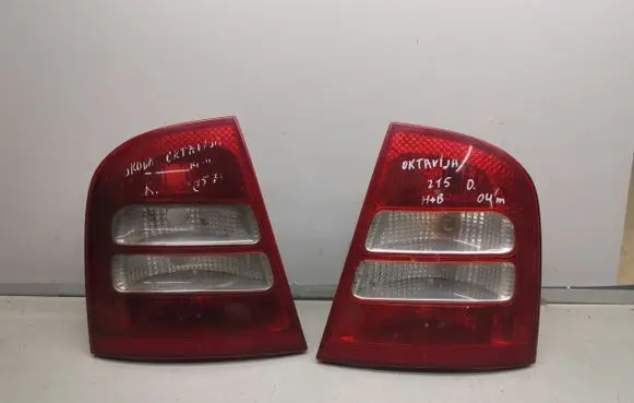 Skoda Octavia Mk1 (1U) Rear/tail lights set 1U6945096 1U6945095
