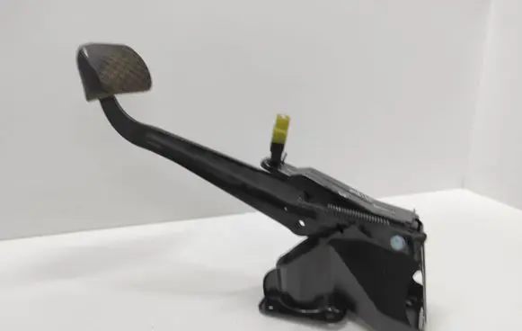 Mercedes-Benz Vito Viano W639 Brake pedal 10423102