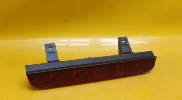 Suzuki Ignis Third/center stoplight 117
