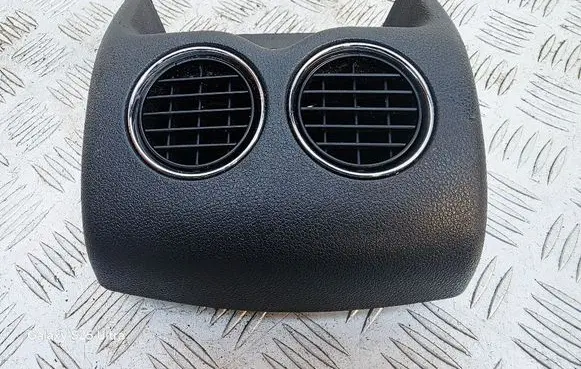 Rear air vent grill