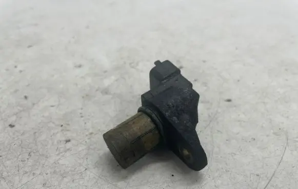 Mercedes-Benz E W210 Camshaft position sensor A0031539728