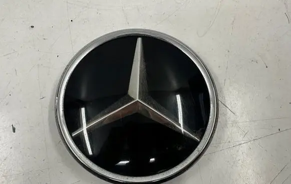 Mercedes-Benz C W205 Manufacturer badge logo/emblem 