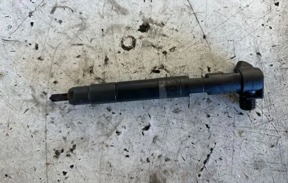 Mercedes-Benz C W204 Fuel injector A6510702887 28271551 R6Z2D3812