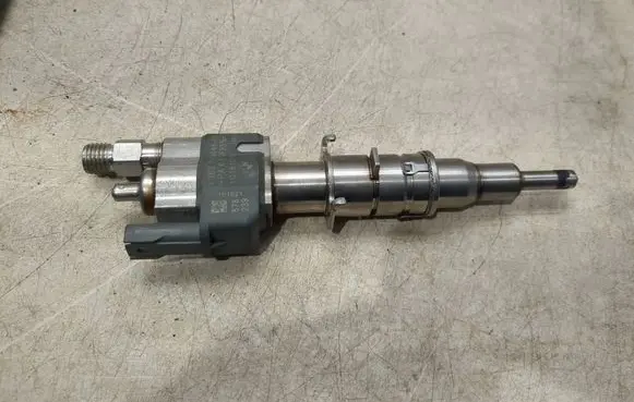 BMW 5 E60 E61 Fuel injector 7589048 10181010
