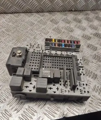 Volvo S80 Fuse module 8676286
