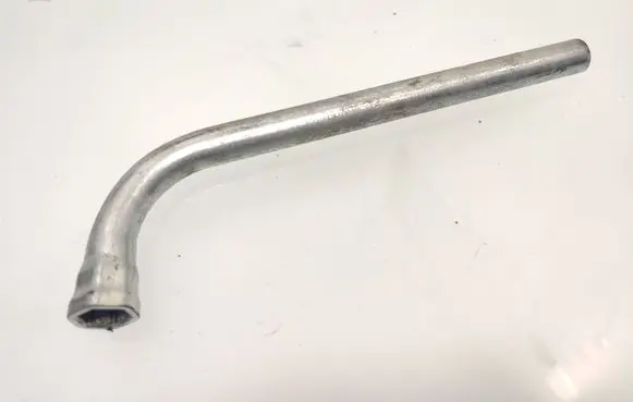 Volkswagen Golf V Wheel nut wrench 