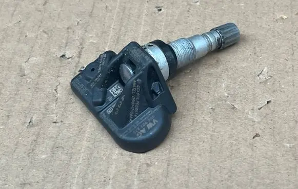 Volkswagen Polo V 6R Rear glass lock/latch E479 95C907275