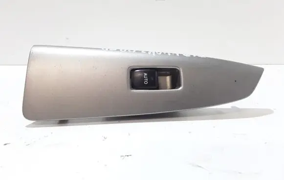 Toyota Corolla Verso E121 Electric window control switch 7423113110
