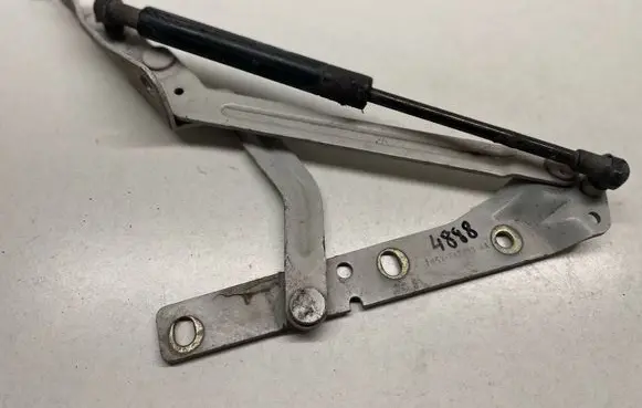 Ford Focus Tailgate/trunk/boot hinge 2M51F42700AA XS41F406A10AF