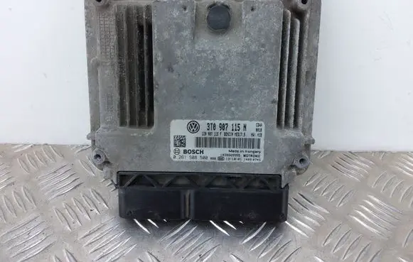 Skoda Superb B6 (3T) Engine control unit/module 3T0907115N 0261S08500 1Z0907115F