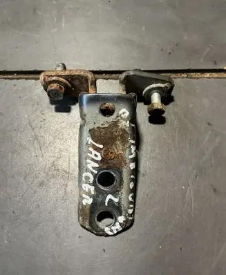 Mitsubishi Lancer Front door lower hinge