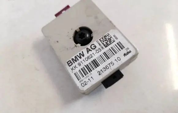 BMW 3 E90 E91 Antenna control unit 911062103 9110621-03