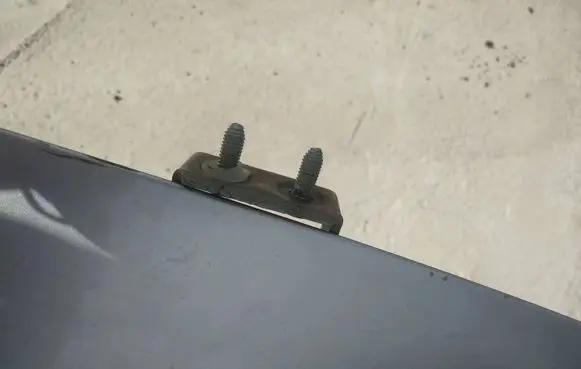 Subaru Forester SF Tailgate/trunk/boot hinge