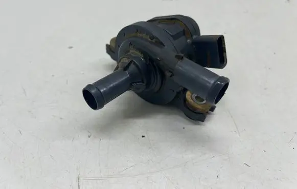 Toyota Hilux VIII Electric auxiliary coolant/water pump 161B047010