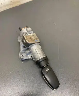 Audi A4 S4 B7 8E 8H Ignition lock 4B0905851N