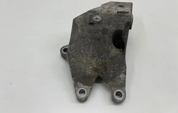 BMW 5 G30 G31 G38 Engine mounting bracket 6864593