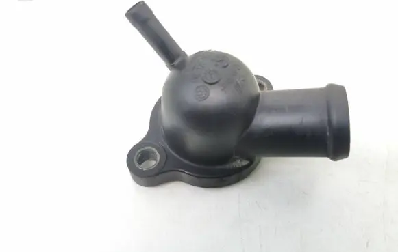 Volkswagen Golf VII Engine coolant pipe/hose 04L121131J