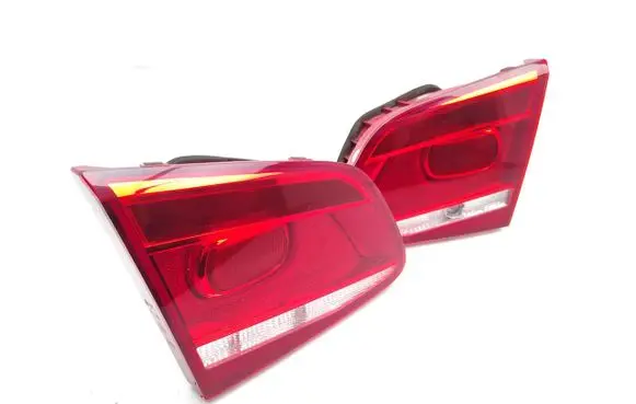 Tailgate rear/tail lights
