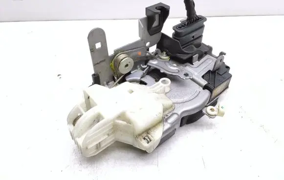 Volvo V40 Front door lock 31301426