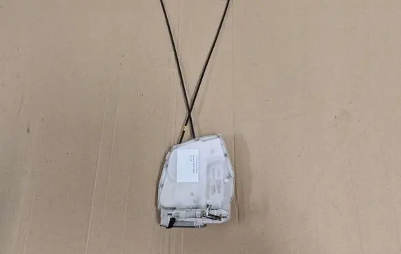 Suzuki Swift I Rear door lock