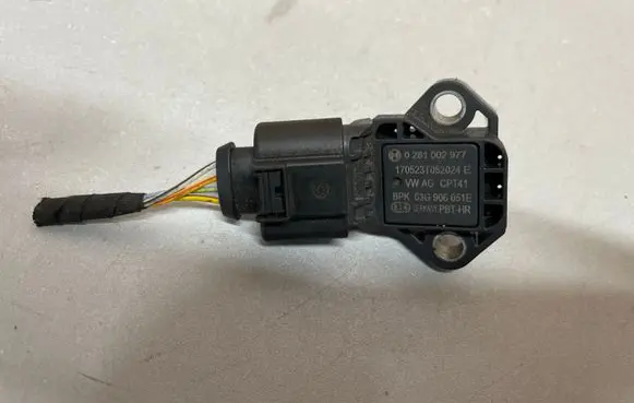 Volkswagen PASSAT B8 Air pressure sensor 03G906051E