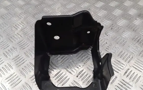 Nissan Qashqai Oil filter mounting bracket