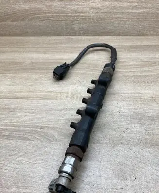 Toyota RAV 4 (XA30) Fuel distributor 8945860010