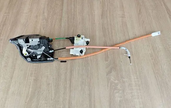 BMW 5 G30 G31 G38 Front door lock 7477702 5A36EC8