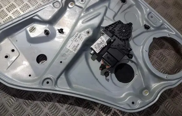 Sliding door window regulator with motor