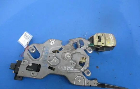 Chrysler Grand Voyager III Rear door lock