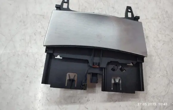 Mercedes-Benz C W204 Ashtray (front) A2046800179