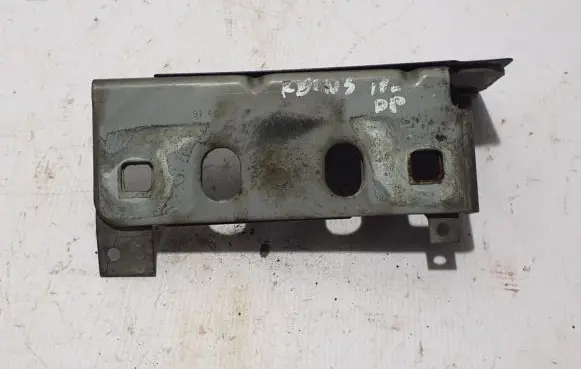 Land Rover Range Rover L322 Headlight/headlamp mounting bracket ASU780221