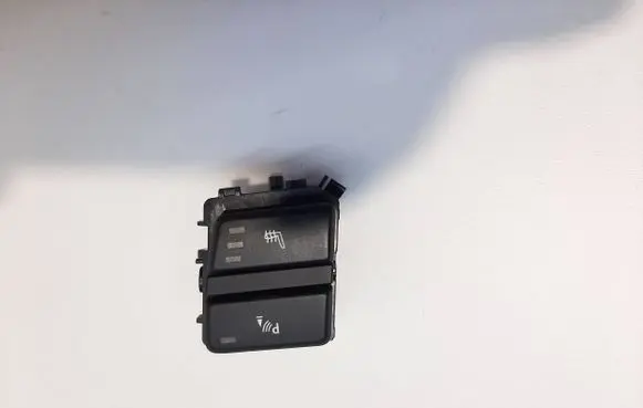 BMW 5 E60 E61 Seat heating switch 915907702