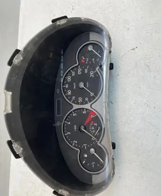 Speedometer (instrument cluster)