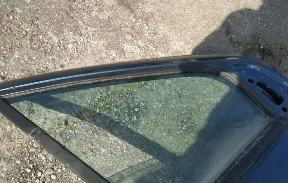 Renault Scenic I Front door vent window glass four-door 